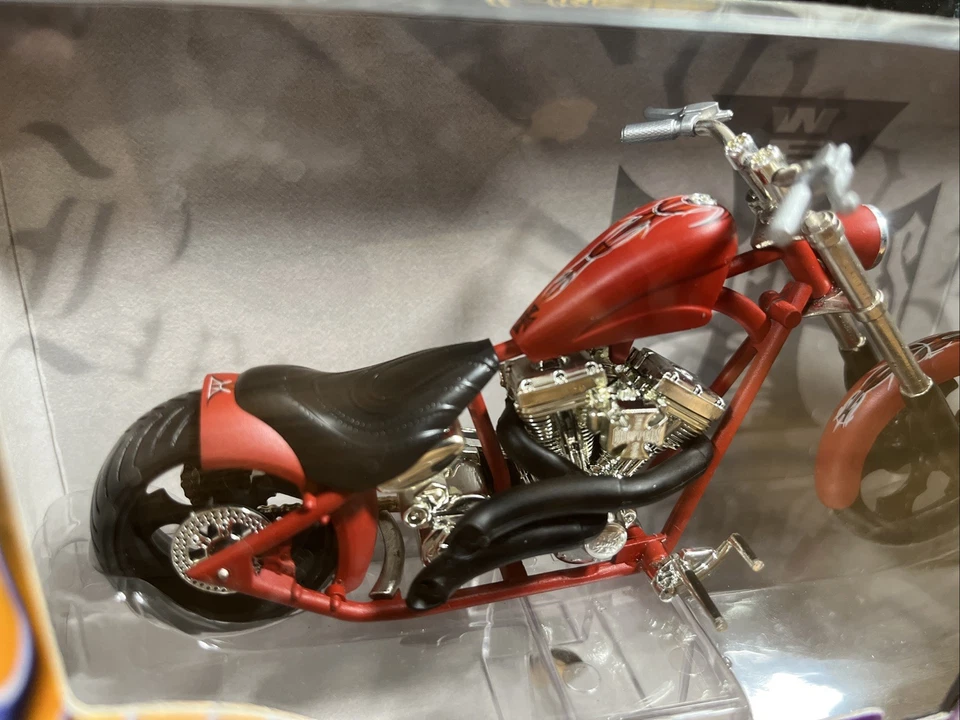 Jesse James West Coast Choppers El Diablo Rigid 1:18 Scale Muscle Machines - Image 3 of 4