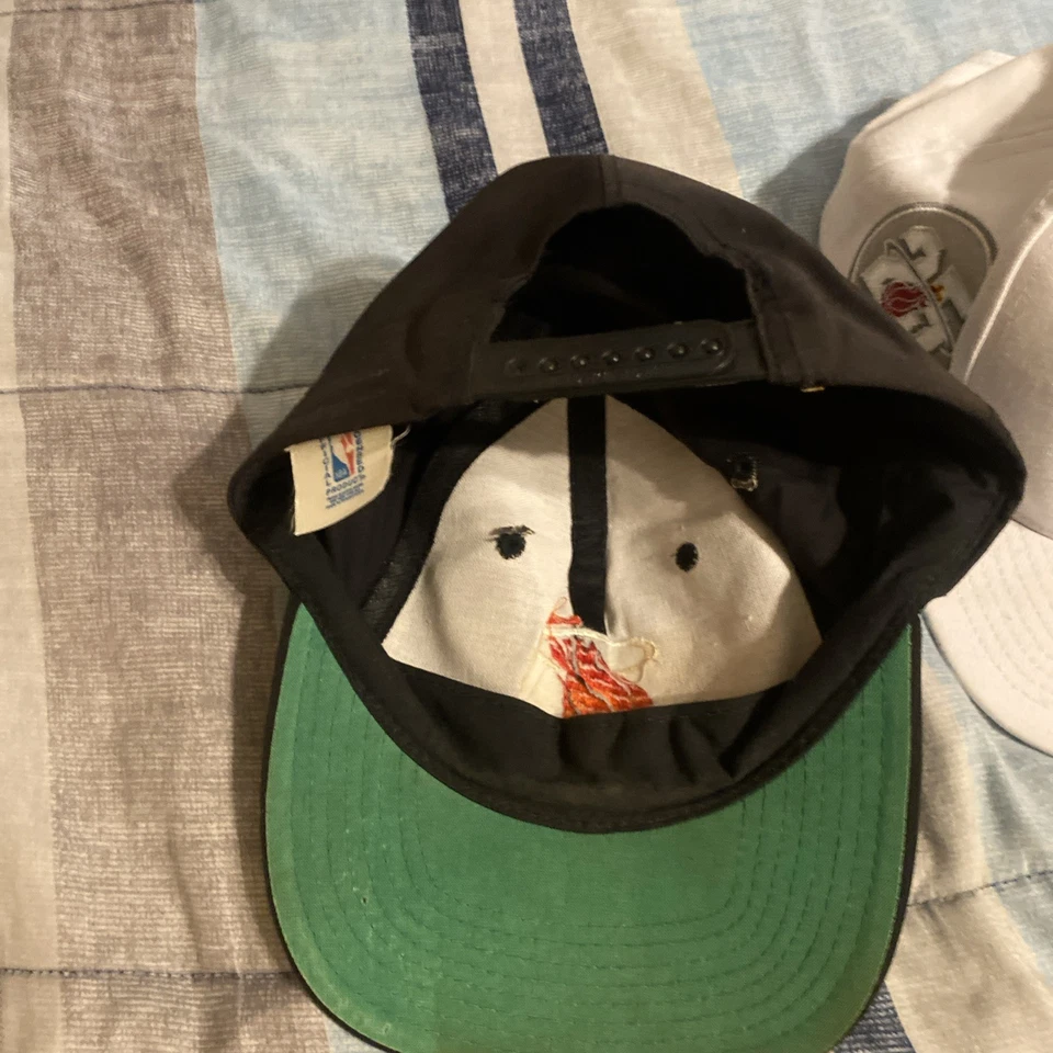 T.E.I. vintage Sombrero o gorra Miami Heat (logotipo inaugural/antiguo) • lana acrílico • década de 1990’s  Foto 2 de 4