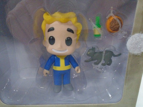 2018 FUNKO--FALLOUT--VAULT BOY LUCK FIGURE (NEW) - Picture 3 of 4