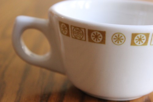 Mid Century Buffalo China Atomic Restaurant Ware Coffee Cup Gold Starburst - Picture 3 of 9