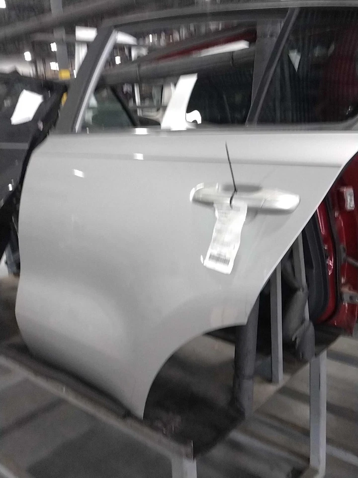 2017 KIA Sportage Left Rear Door Silver OEM 632331 76K Miles — 第 2/4 张图片