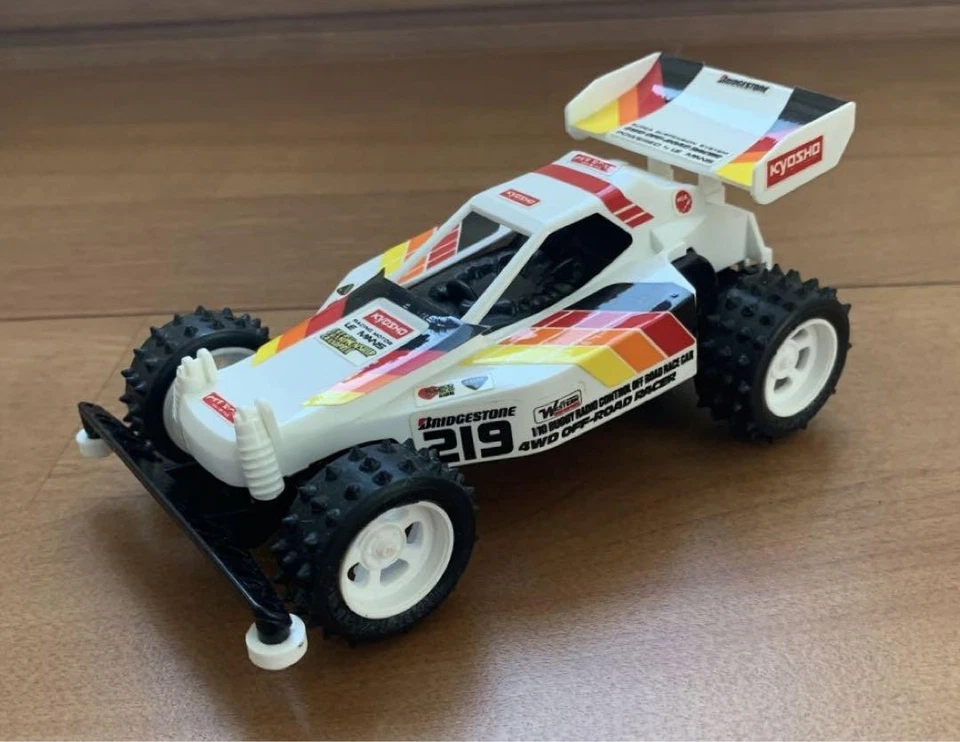 Coche de radiocontrol Optima Mid Junior años 80 modelo vintage de juguete para coleccionistas Foto 2 de 4