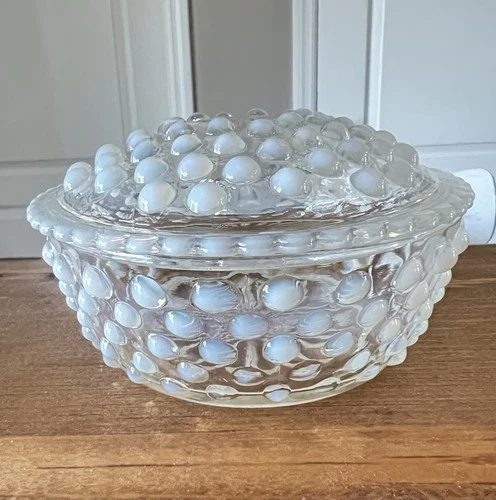 Vintage FENTON Glass-MOONSTONE/Hobnail-Opalescent-Powder Dish/Trinket Box/Lid-