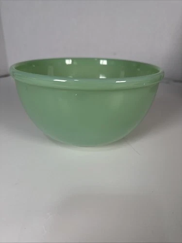 Vintage 1950s Fire King Oven Ware Jadeite 7” Mixing Bowl Beaded Edge Rim