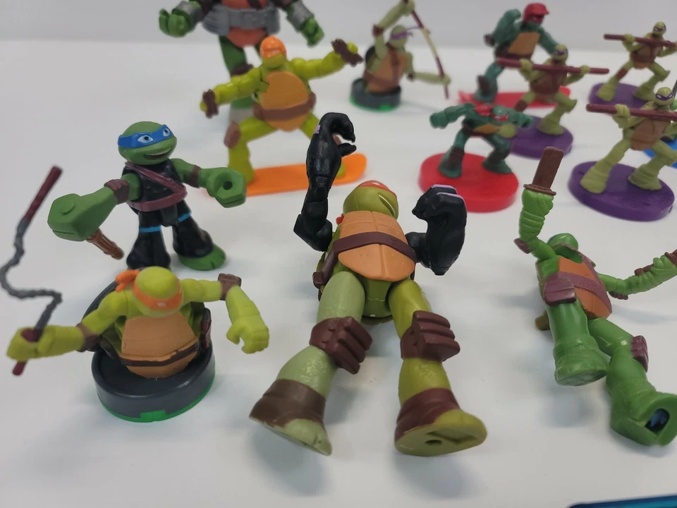 Lot of 17 Teenage Mutant Ninja Turtles TMNT Action Figures Viacom Jakks Playmate - image 3 of 4