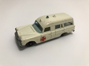matchbox mercedes benz binz ambulance