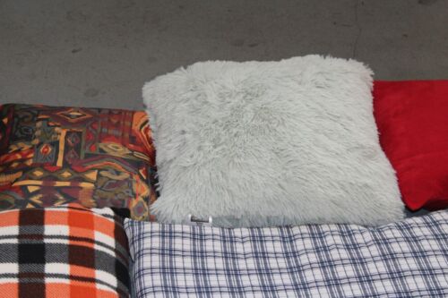 W/ 24 Kissen + 1 Kuscheldecke mit Motiv Eule bzw. Uhu aus Auflösung - 9,55 Kg /H - Bild 5 von 23