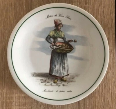 Assiette "Métiers Du Vieux Paris" - La Marchande de Poires - Porcelaine Du Berry - Photo 1/2