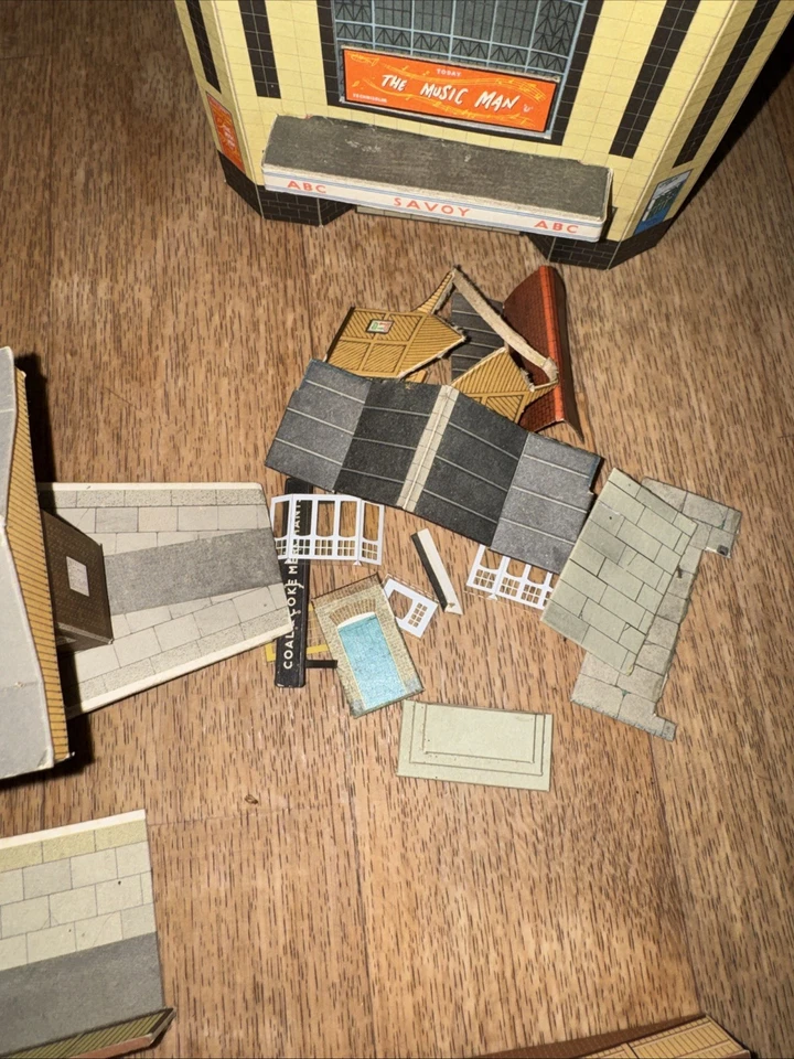 Lot Of OO Building Kits Railroad Platforms Homes Vintage Hornby  Paper Card - Image 4 of 4