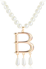 Anne Boleyn Ugly Betty Letter Pearl Necklace，A Niche Design with a Light and Lux