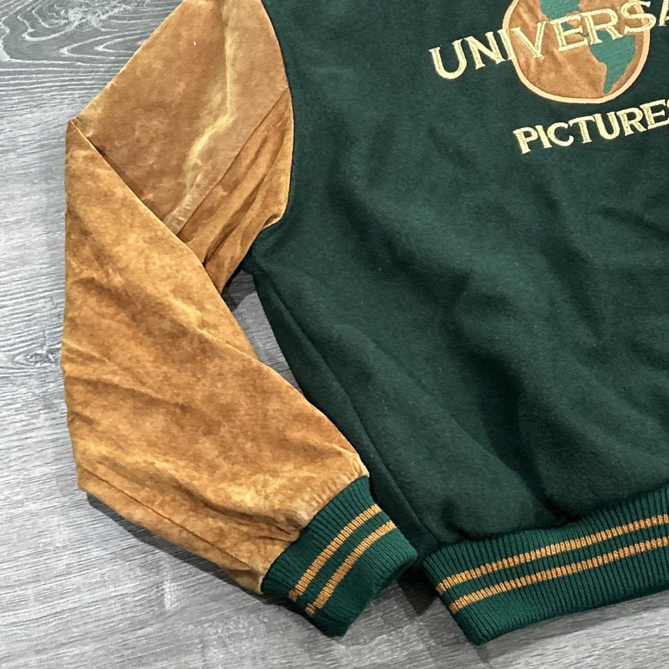 Chaqueta bomber de cuero de lana verde universitaria universal pictures studio xl de colección Foto 3 de 4