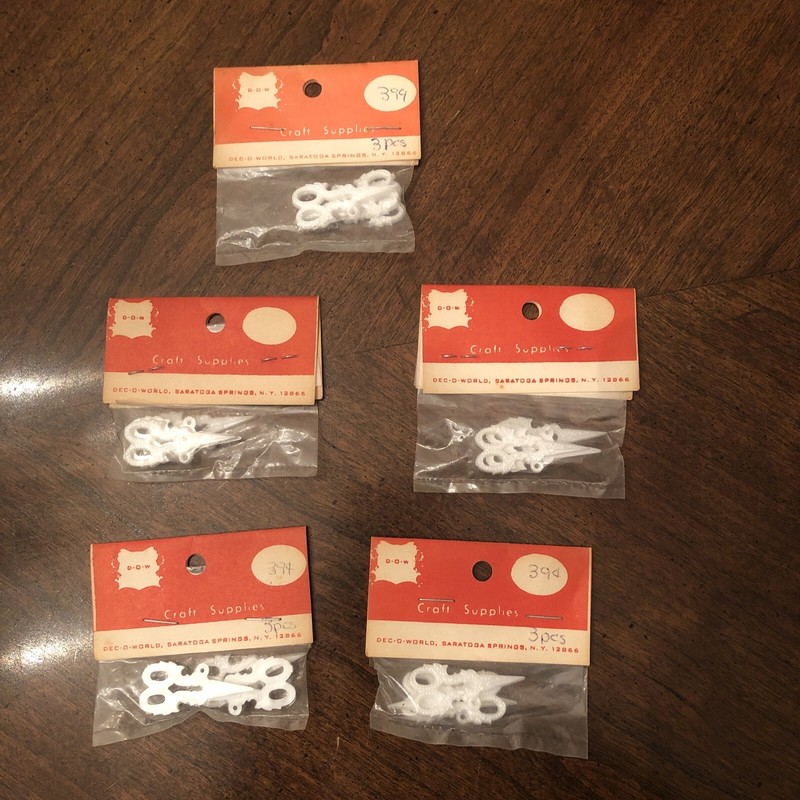 Vintage Scissors Craft Supplies Miniature Pieces White Plastic 5 Bags NIP 1.5”