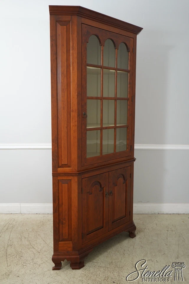 62706EC: Gabinete de esquina Country Chippendale de 2 piezas hecho en banco Foto 2 de 4