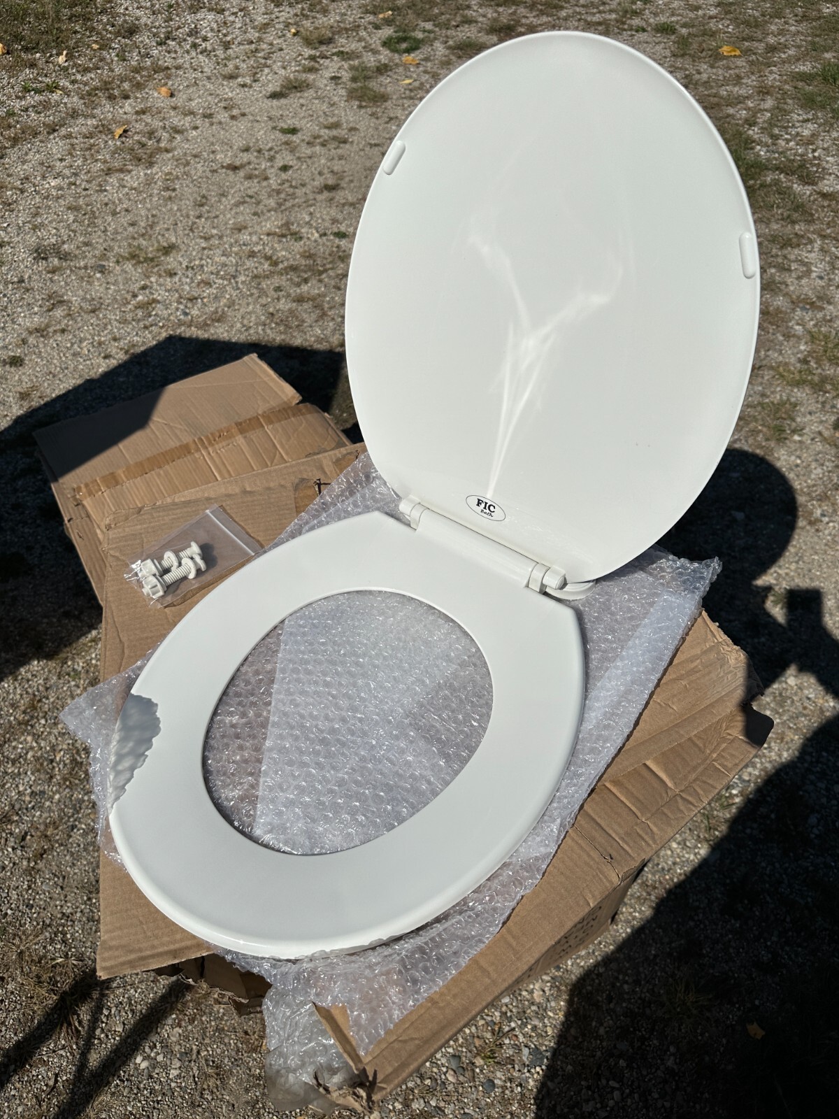 Round Plastic White Fic 16x14
