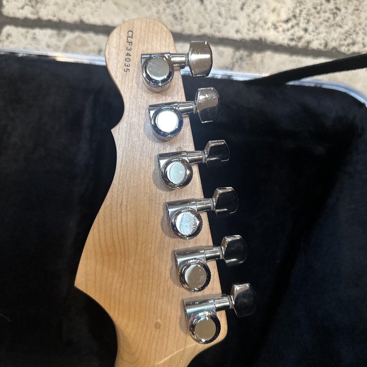 G&L USA S-500 Guitar With Hard Case - Cherry Burst - Mint G&L USA S-500 Guitar With Hard Case - Cherry Burst - Mint