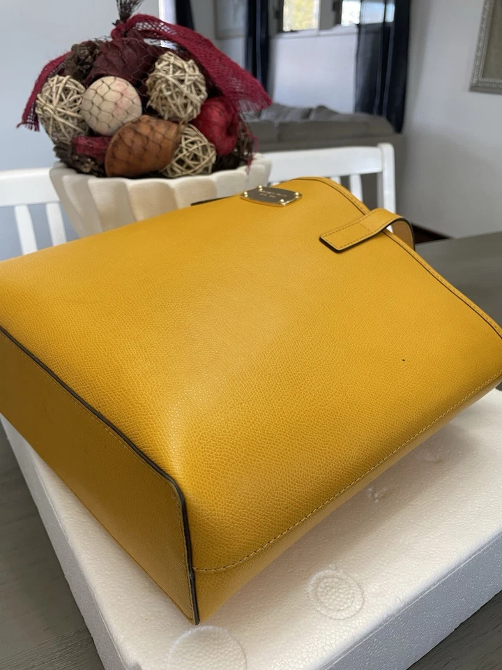Bolso de Viaje Michael Kors JET SET Amarillo Cuero Safiano Foto 3 de 4