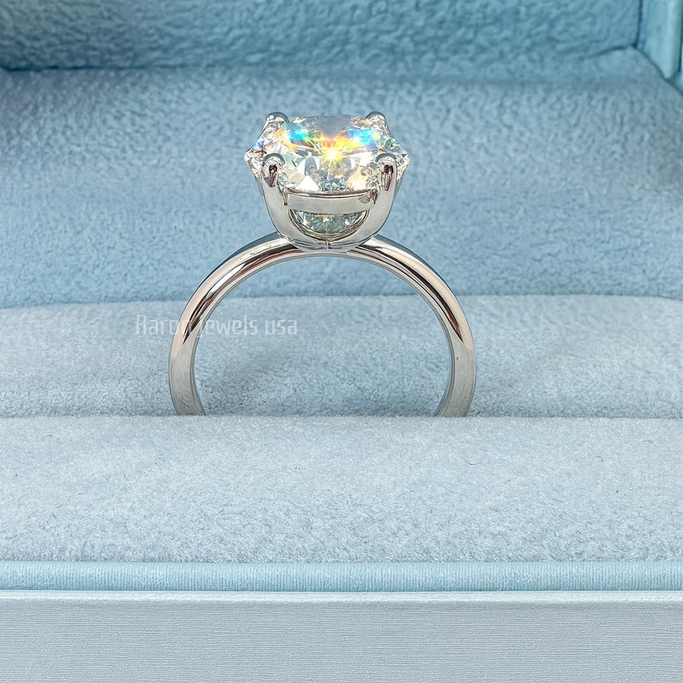 Anillo de compromiso con halo de diamantes creado en laboratorio IGI de corte ovalado de 3,50 quilates | Oro amarillo de 14 quilates Foto 4 de 4