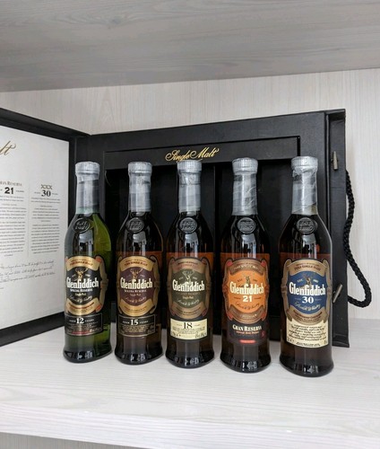 Glenfiddich „The Collection " Single Malt Scotch Whisky, 5x 0,2l, 12,15,18,21,30 - Bild 3 von 6
