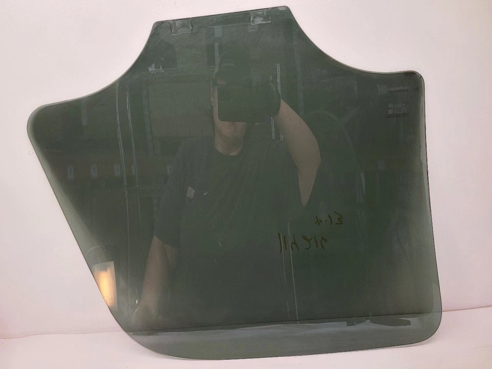 2007 - 2014 CHEVROLET TAHOE Passenger Right Rear Door Glass With Privacy Tint  Foto 3 de 4