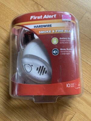 First Alert Smoke and Fire Alarm 9V Backup Fire Safety  NEW 
