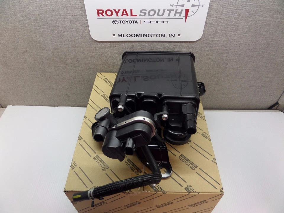 Bote de carbón Scion xA xB 2006 EVAP genuino OEM Foto 3 de 4