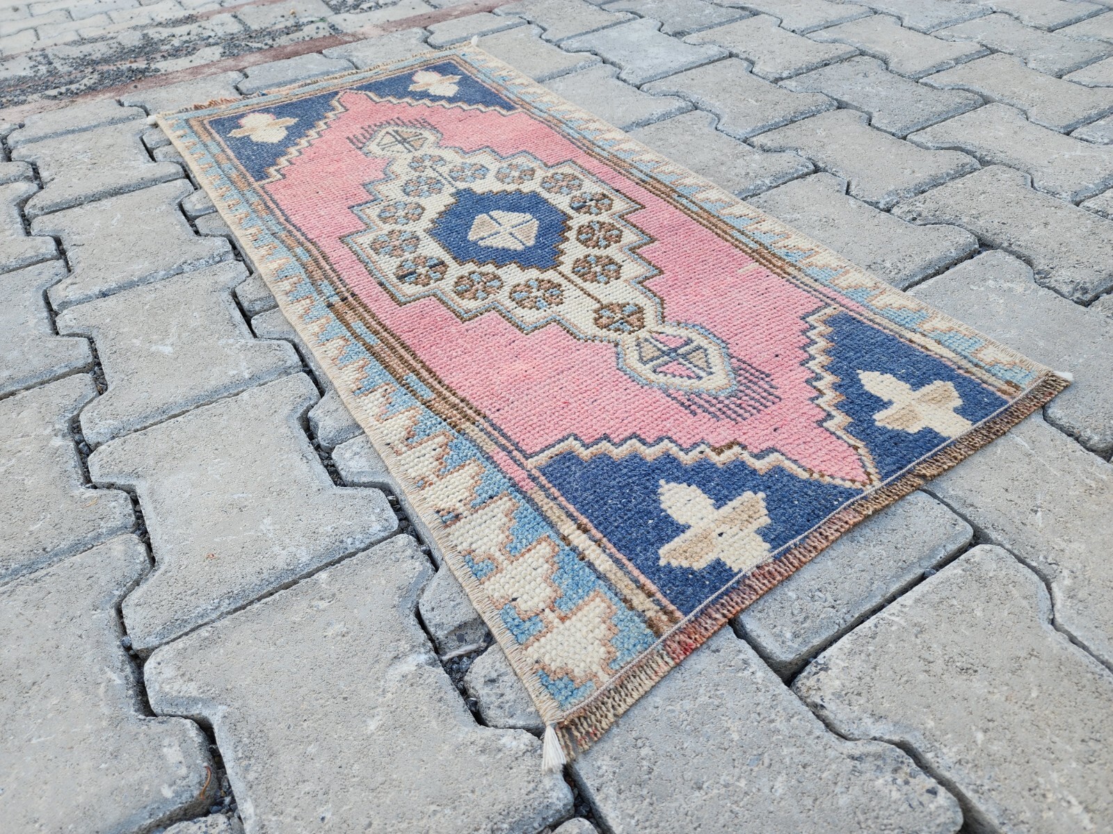 Mini Turkish Oushak Rug, 1.5x3 ft, Pink and Navy, Floral Medallion Wool