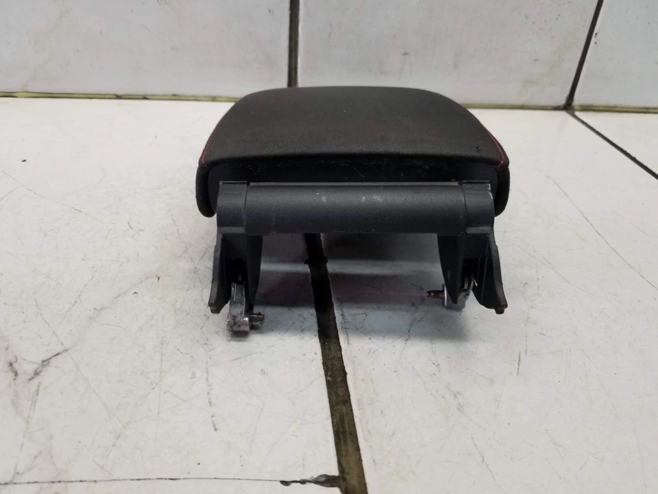 Volkswagen Golf GTI 2011 consola central reposabrazos Foto 4 de 4