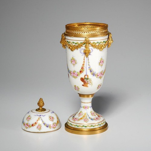 Sevres Hand Painted Porcelain Urn w Lid White Pink Roses Gold 10" Antique 18th C - Picture 2 of 8