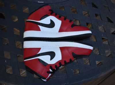 靴 NIKE AIR JORDAN1 MID\"CHICAGO\"BLACK TOE Nike Air Jordan 1 Mid Chicago Black Toe 640734-069 Youth