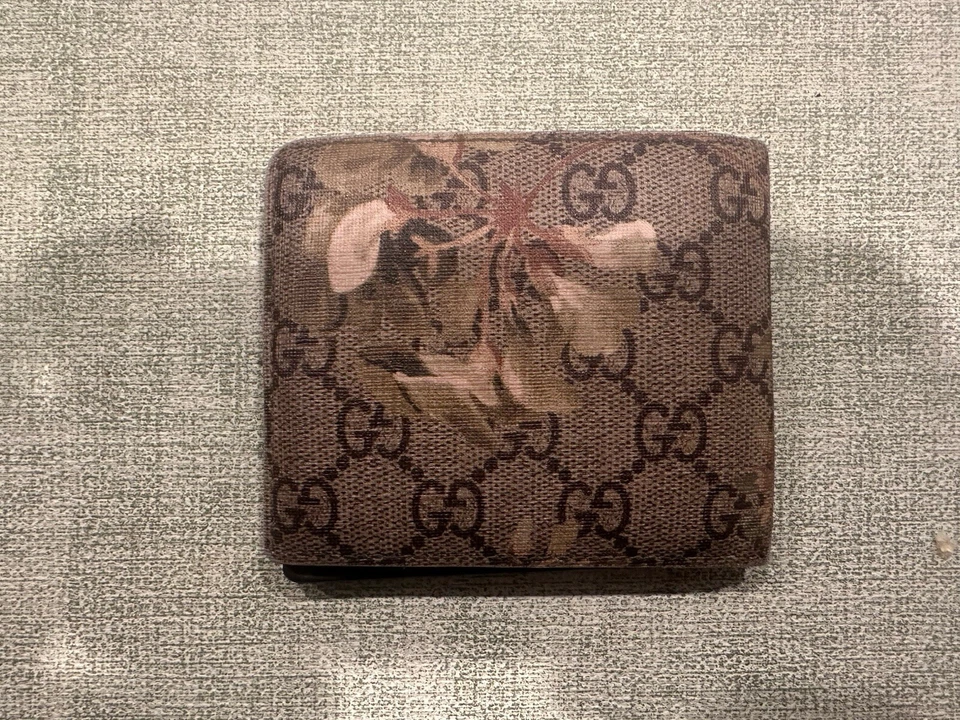 Cartera plegable de cuero Gucci GG Supreme con monograma flores para hombre Foto 3 de 3