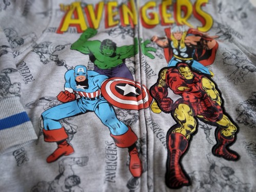 Euc Boys Size 5 Marvel Avengers Zip up hoodie Sweatshirt.  Many Superhero's - Picture 5 of 7