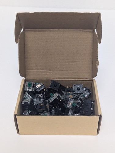 DROP Gateron Mechanical Keyboard Switches Plate, Green, 61pcs MDX-19785-51 - Afbeelding 6 van 7