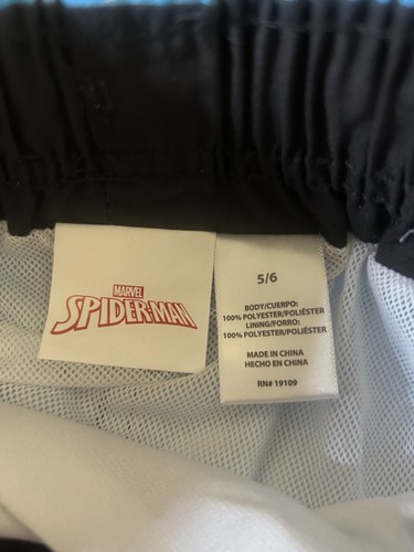 Costume da bagno Spiderman 2 pezzi UPF 50+ ragazzo taglia 5-6 camicia da bagno e bauli, Marvel nuovo con etichette - Foto 5 di 13