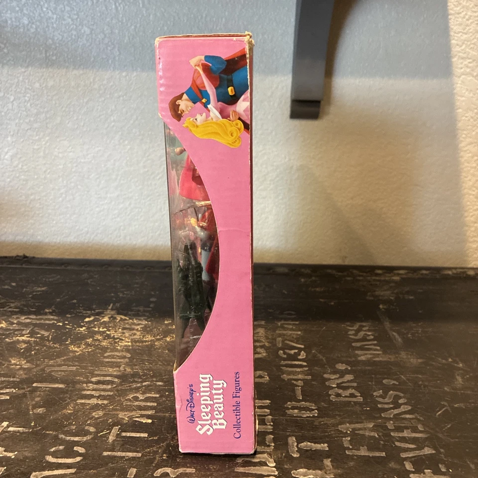 Figuras coleccionables de la Bella Durmiente de 7 piezas de los parques de Disney nuevas en caja Foto 4 de 4