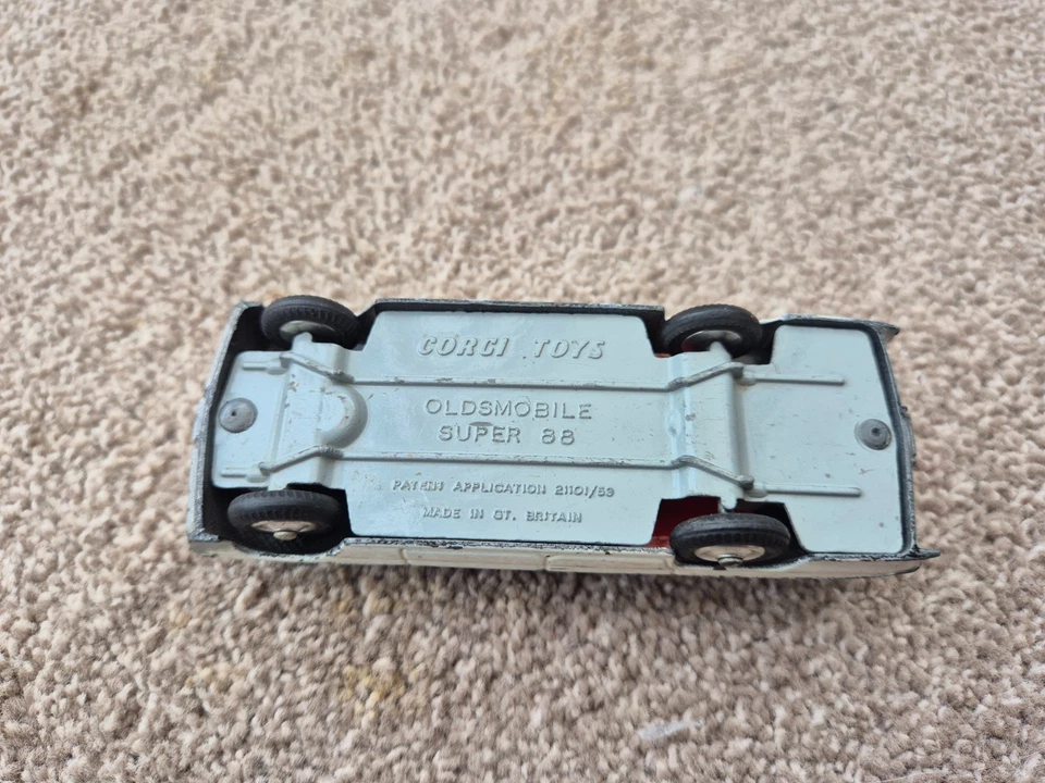 VINTAGE ORIGINAL 1960S CORGI TOYS 237 OLDSMOBILE SUPER 88 SHERIFFS DIECAST CAR - Image 4 of 4