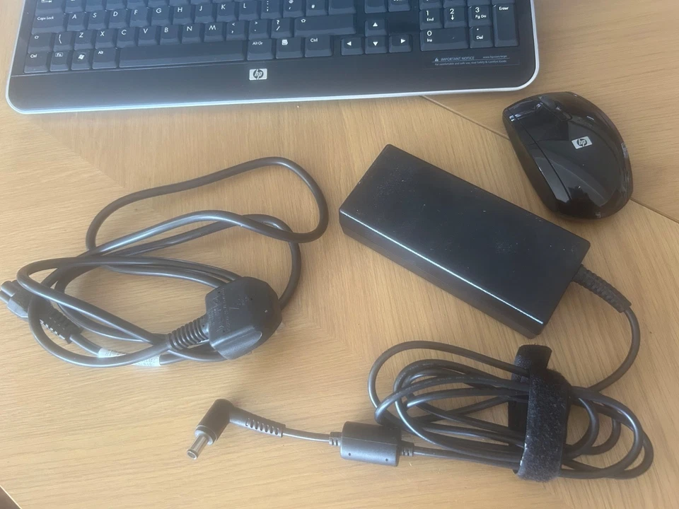 HP TouchSmart 310-1220uk All in One PC TOUCH -  hardly used, WINDOWS 7 - Image 2 of 4