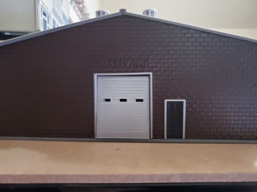 INTERNATIONAL DEALERSHIP S SCALE BUILDING-DIORAMA - Picture 8 of 12