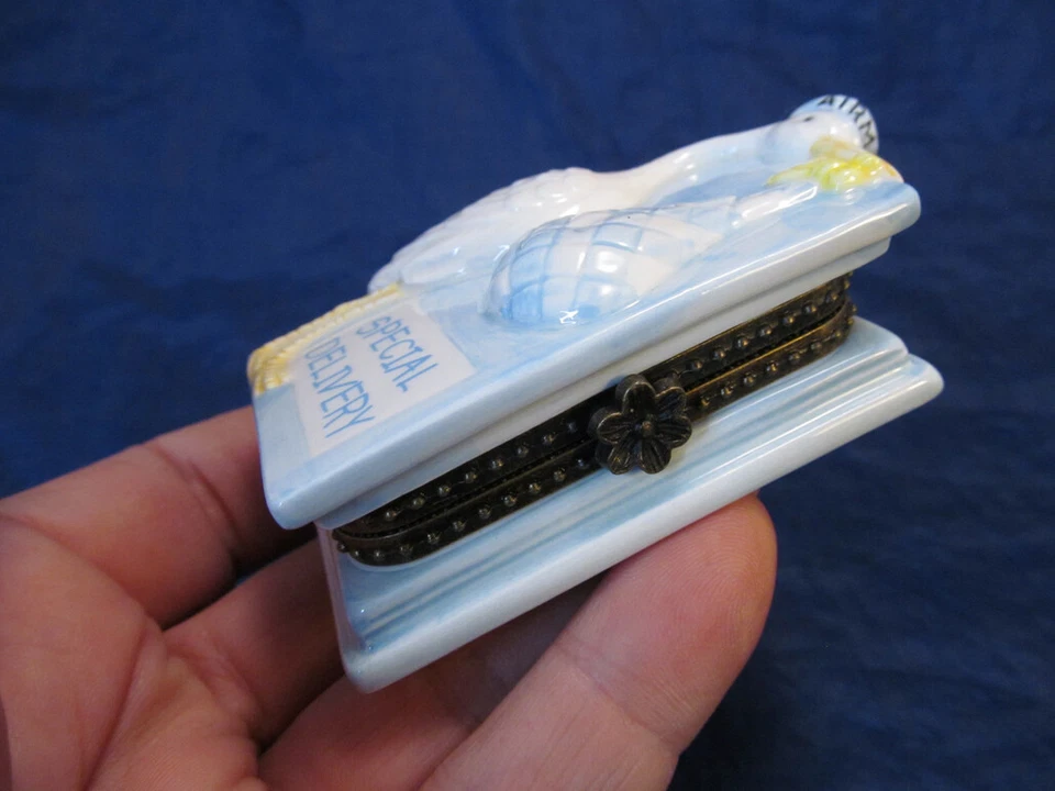 *NOVA TORTA DE LAMA ENTREGA ESPECIAL BEBÊ MENINO PORCELANA AZUL CAIXA ARTICULADA NA CAIXA DO CHAPÉU - Imagem 2 de 4