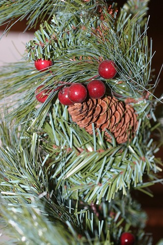 LOVELY! 9 FT NORTH CAROLINA RUSTIC PINE PINECONES RED BERRIES CHRISTMAS GARLAND - Picture 5 of 7