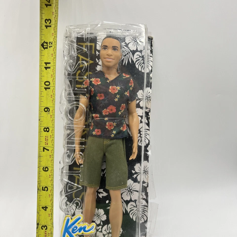 Barbie Ken Fashionistas Camiseta Floral Muñeca Hombre Nueva Difícil de Encontrar Caja Dañada Foto 4 de 4