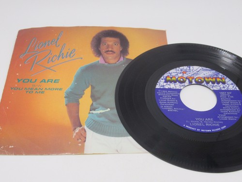 Lionel Richie You Are / You Mean More To Me 1982 Motown 45 RPM Record - Imagen 7 de 7