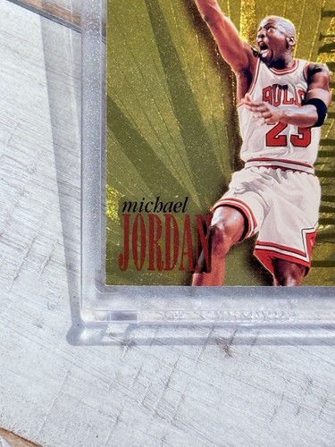 1995-96 SkyBox Premium Michael Jordan “Larger Than Life” Gold Foil🔥Must See!🔥 - 第 5/11 張圖片