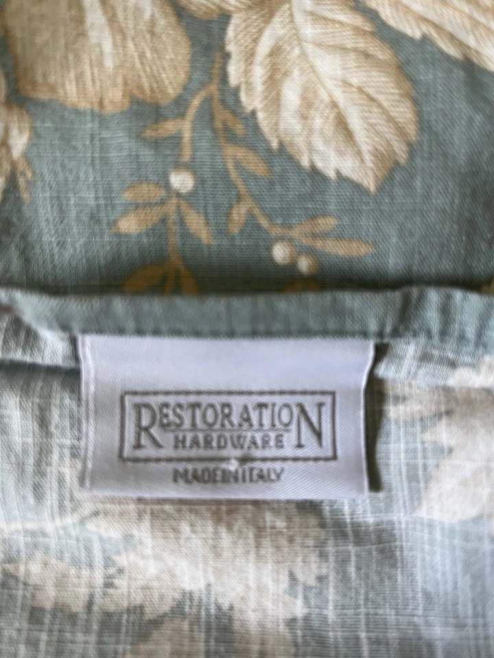 Beautiful RH King Antique Rose Duvet with 3 Euro Shams. - Image 3 of 4