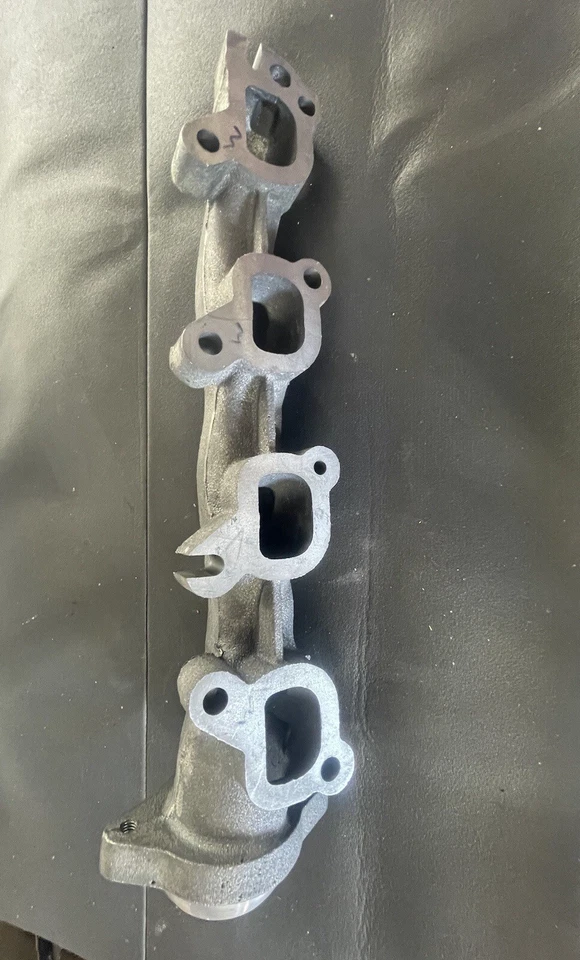 09-2013 Ram 1500.2500 Dorman 674-923 Conjunto de colector de escape natural de hierro fundido Foto 3 de 4