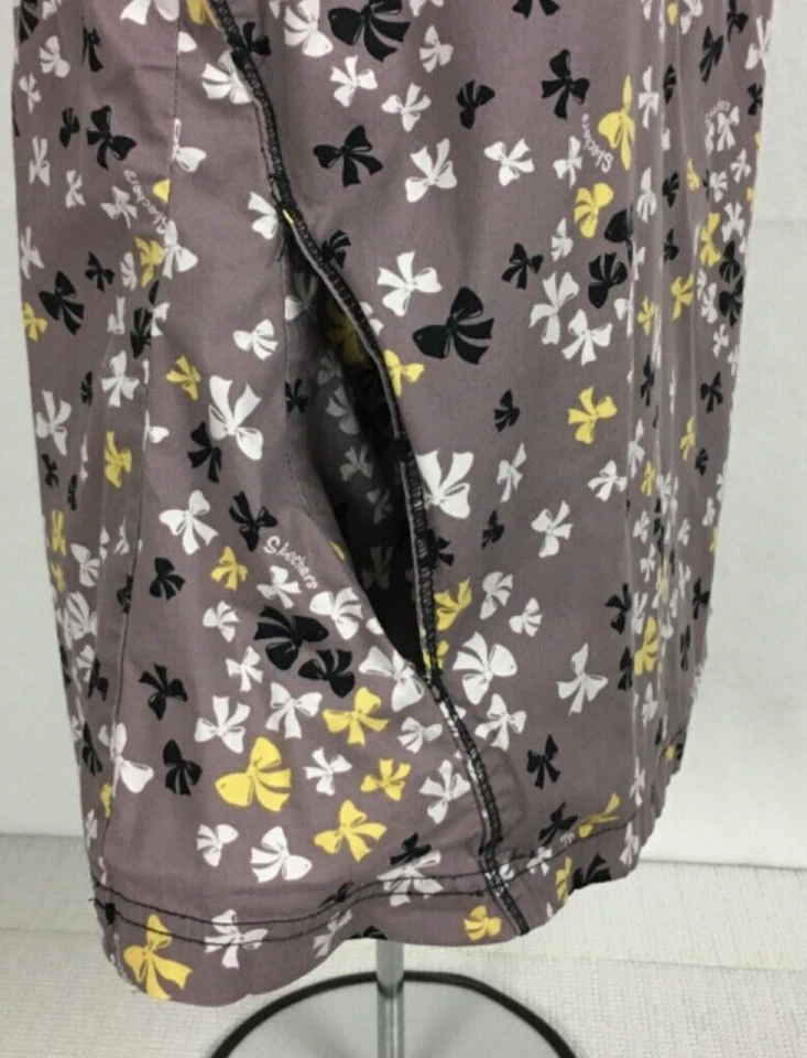 Sketchers Womens Scrub Top Size M Brown w Bows V neck Pockets Short Sleeves - Image 4 of 4