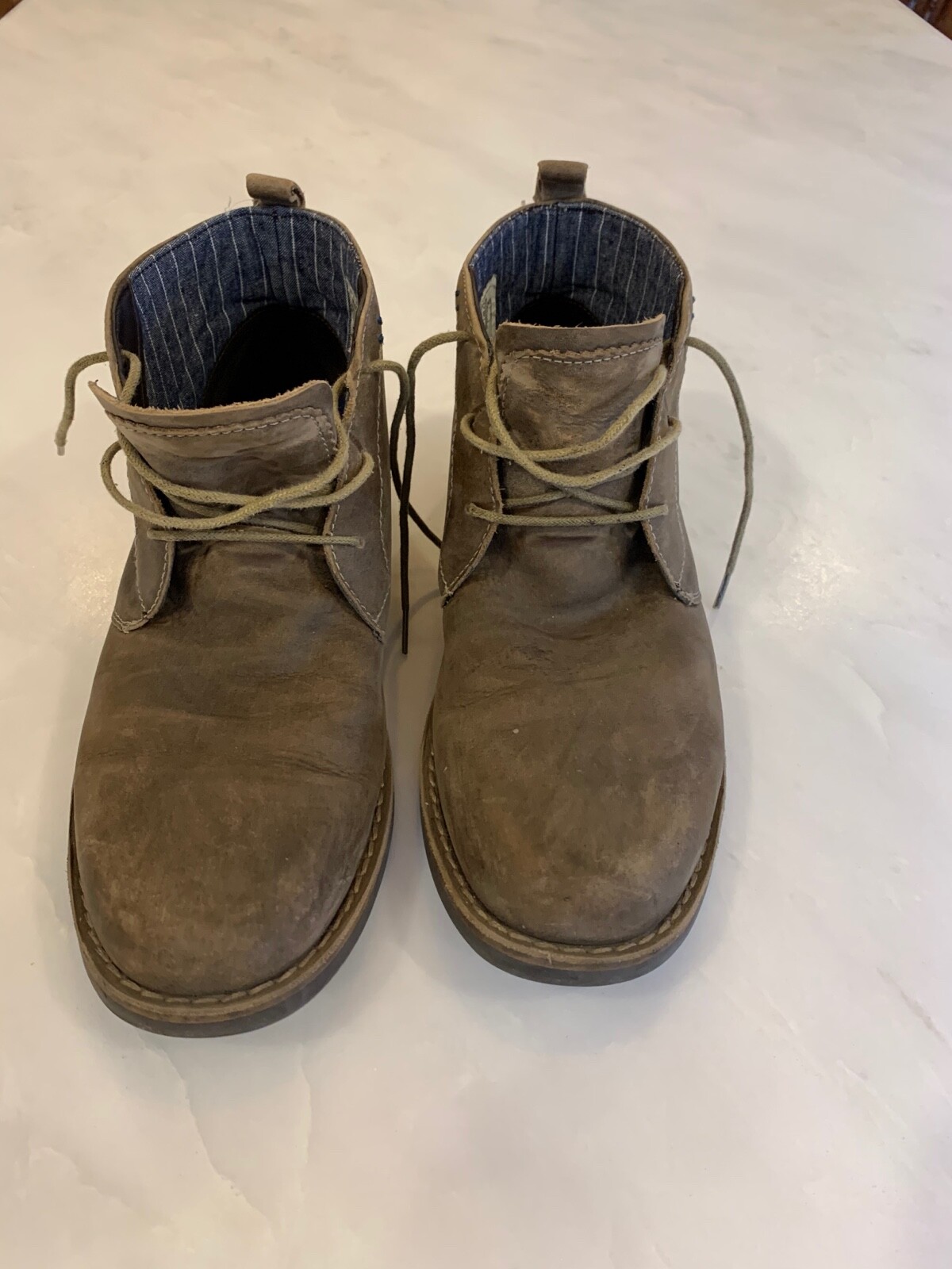 penguin chukkas