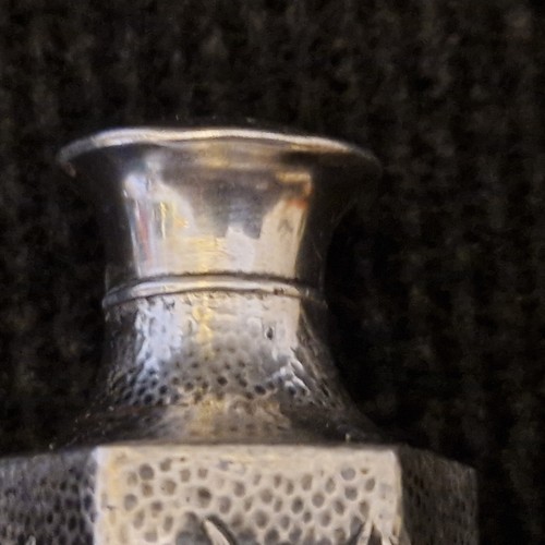 Asie - Flacon hexagonale senteurs / sel - Décor d'iris - argent massif 800/1000 - Photo 11/21
