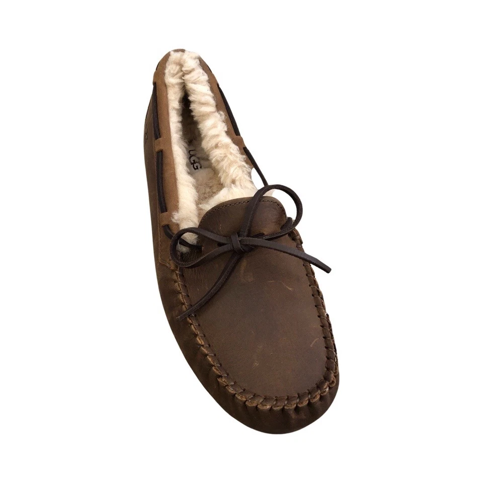 Zapatillas UGG Olsen de cuero tostado para hombre zapatos de casa mocasines 1112441 Foto 2 de 4