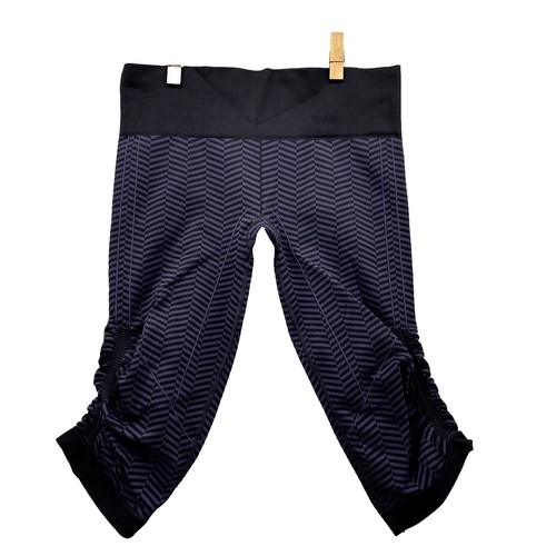 Athleta Chaturanga Elation 2 In 1 Capri Leggings Size Small Navy Blue Athleta Chaturanga Elation 2 In 1 Capri Leggings Size Small Navy Blue