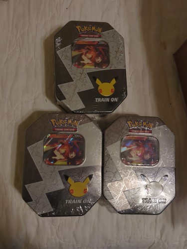 1x Pokémon Celebrations 25th Lance’s Charizard V Tin - Factory Sealed - Englisch - Bild 1 von 7